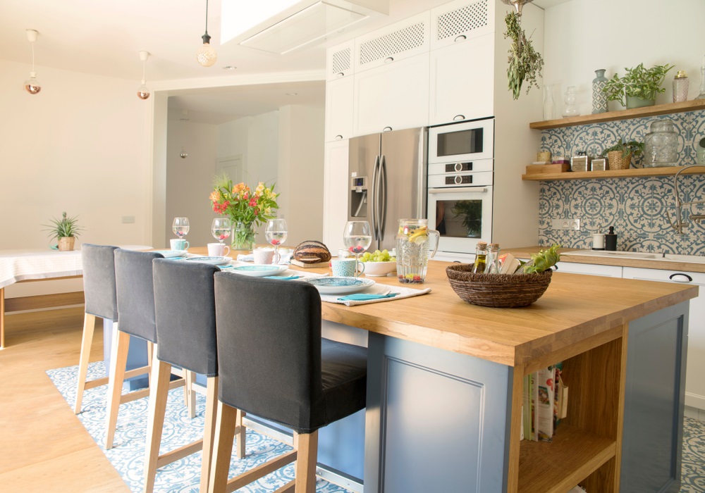 9 Things That You’ll Love in this Casual Mediterranean Kitchen