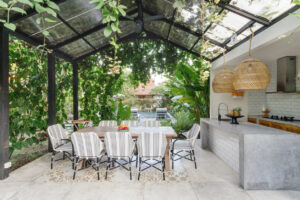 Outdoor dining area and alfresco