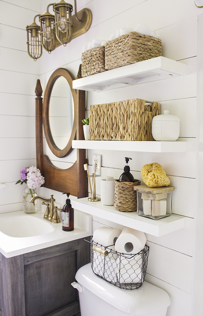 country-style bathroom with open shelving feature