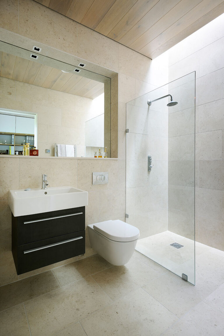 modern bathroom with tile design from floor to ceiling